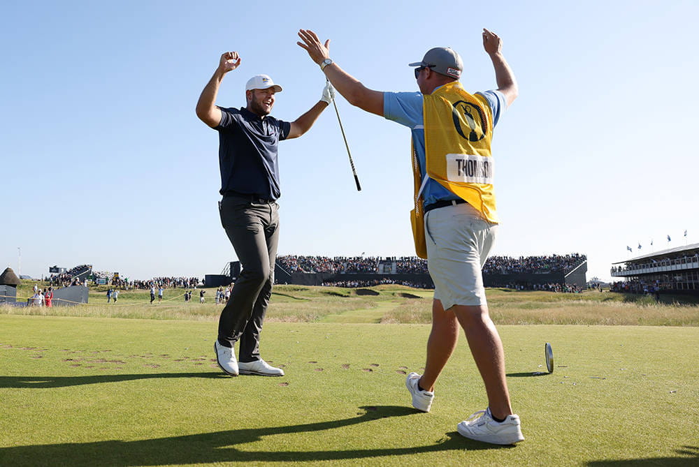 Jonathan Thomson makes a hole in one